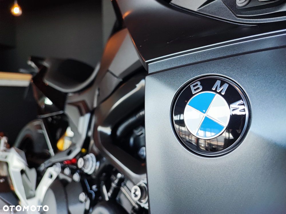 BMW F - 12