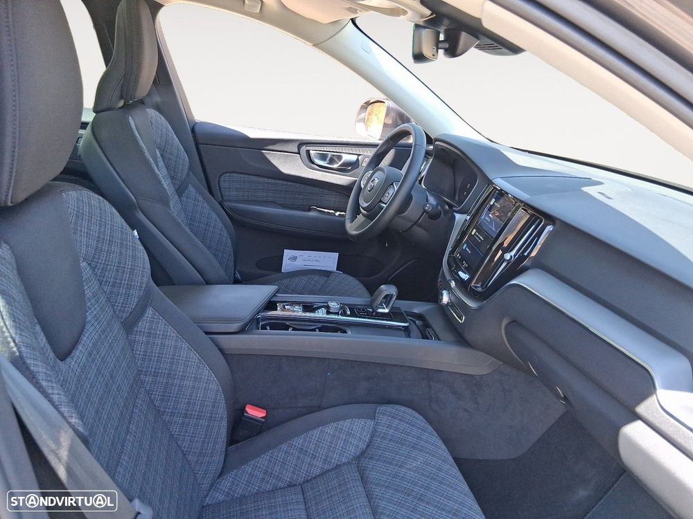 Volvo XC 60 2.0 T6 PHEV Core AWD — fotografia 15