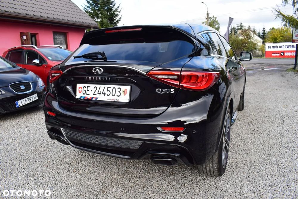 Infiniti Q30 - 4