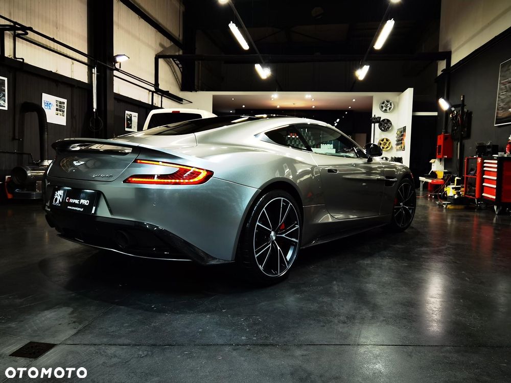 Aston Martin Vanquish - 9