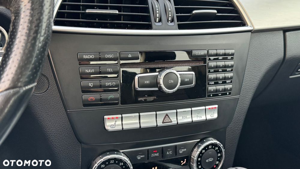 Mercedes-Benz Klasa C 180 CGI BlueEff Avantgarde - 30