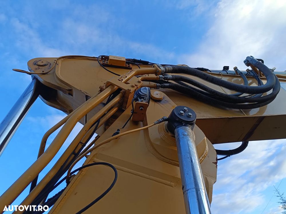 Caterpillar 320FL - 11