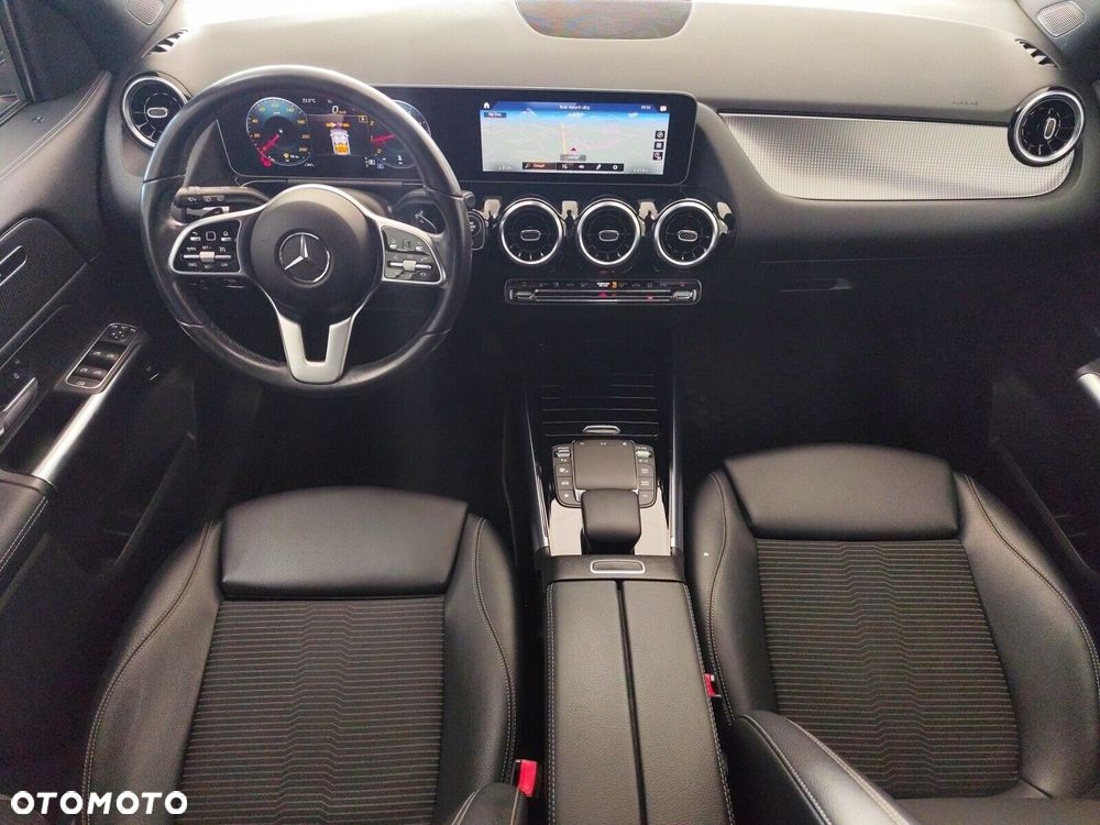 Mercedes-Benz GLA - 17