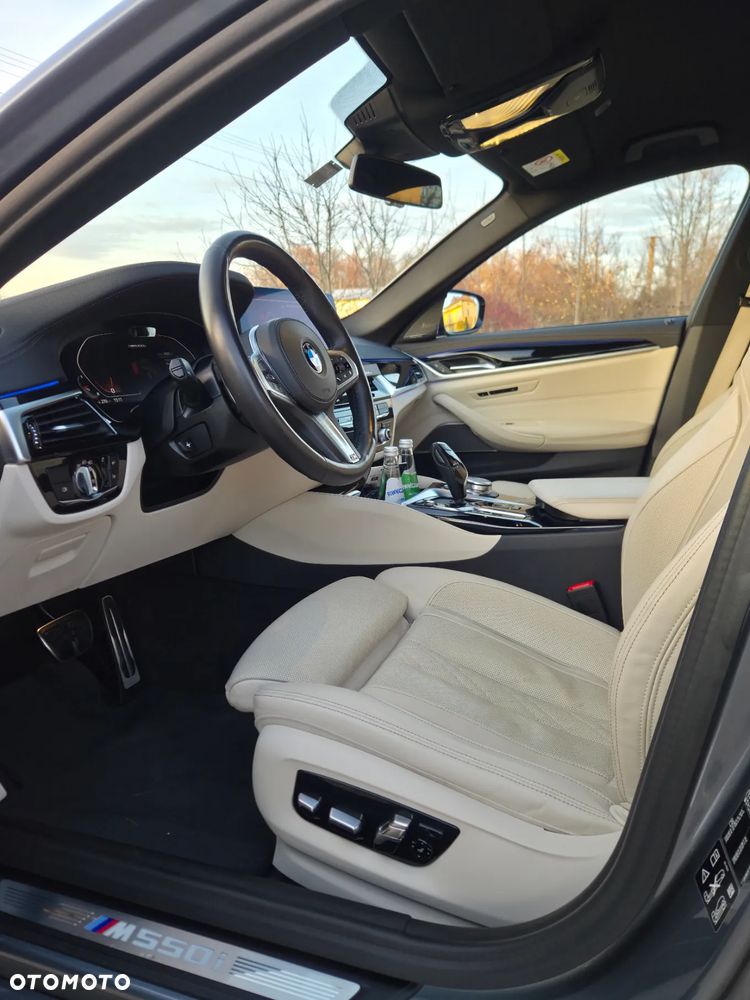 BMW Seria 5 M550i xDrive - 17