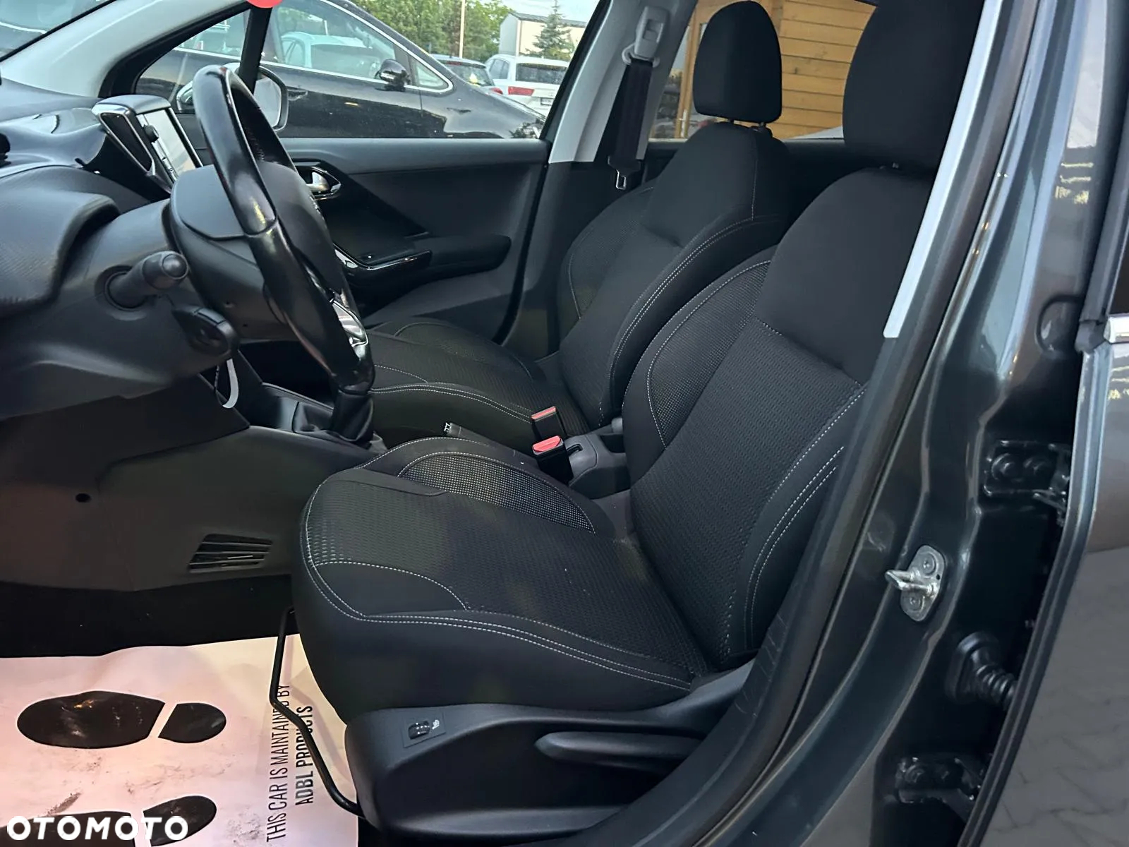 Peugeot 208 1.6 BlueHDi Allure S&S - 14