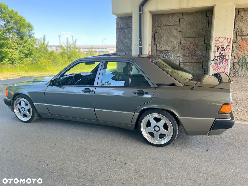 Mercedes-Benz W201 (190) - 6