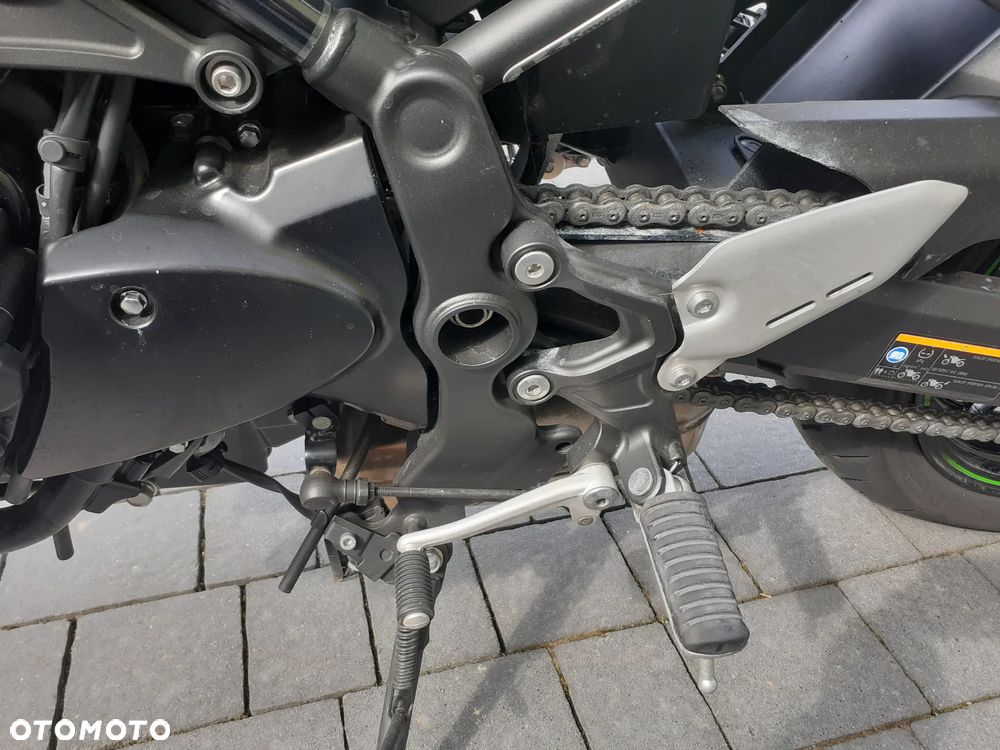 Kawasaki Z 900 RS - 11