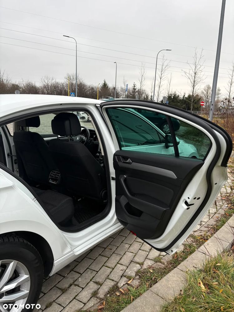 Volkswagen Passat 2.0 TDI SCR Comfortline - 10