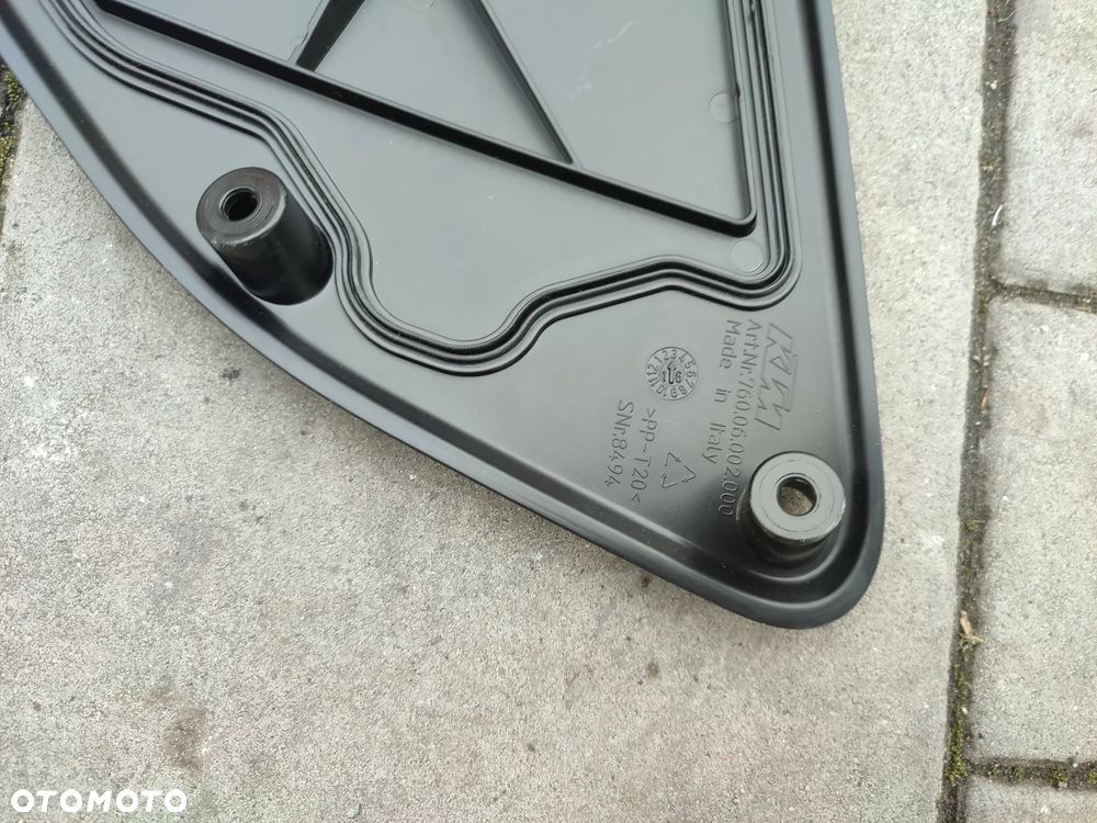 Osłona, klapka Airboxa KTM 690 Duke - 11