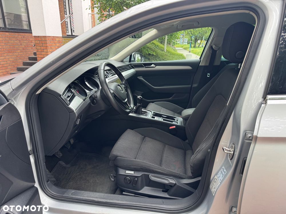 Volkswagen Passat 1.6 TDI BMT Trendline - 6