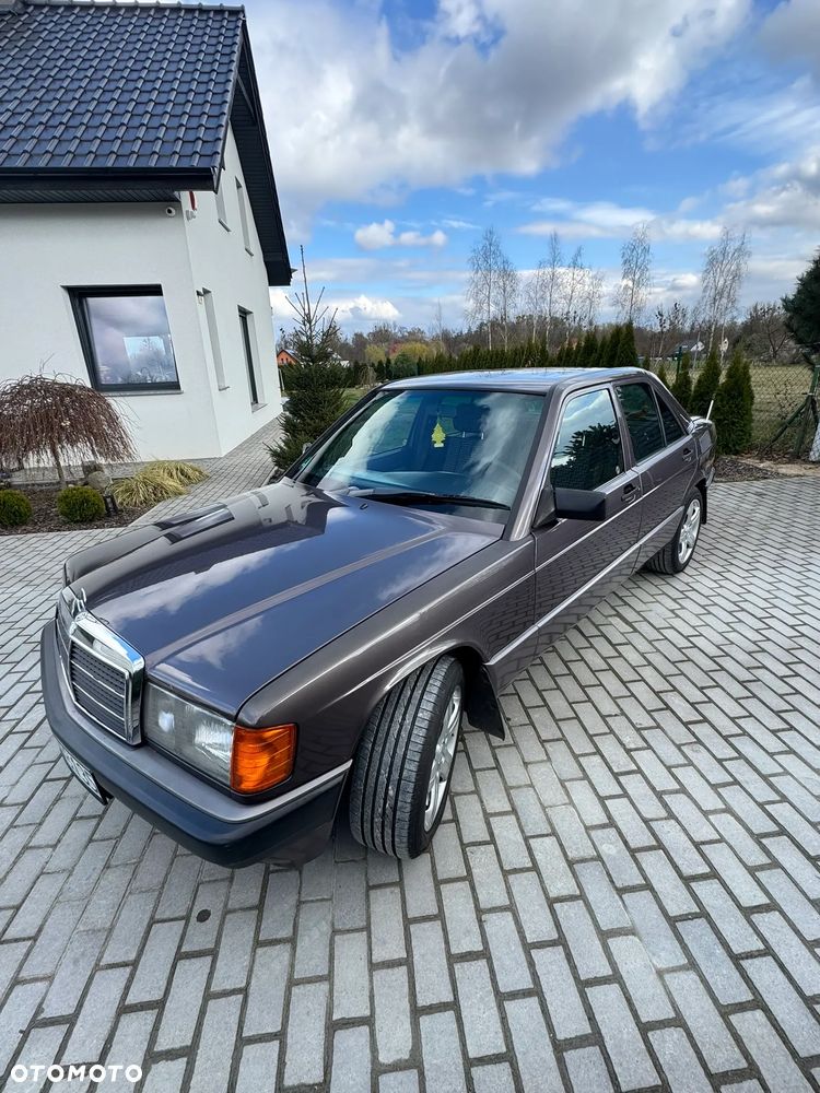 Mercedes-Benz W201 (190) - 4