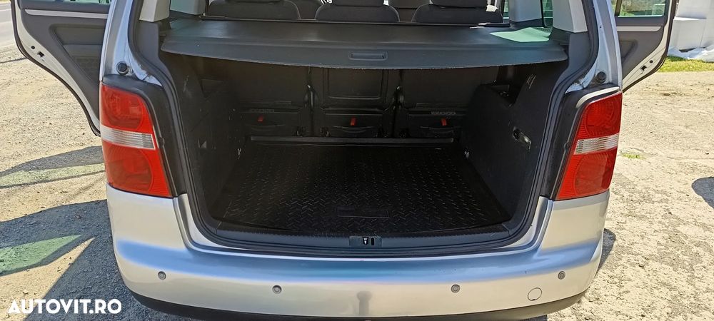 Volkswagen Touran 2.0 TDI DPF Trendline - 34