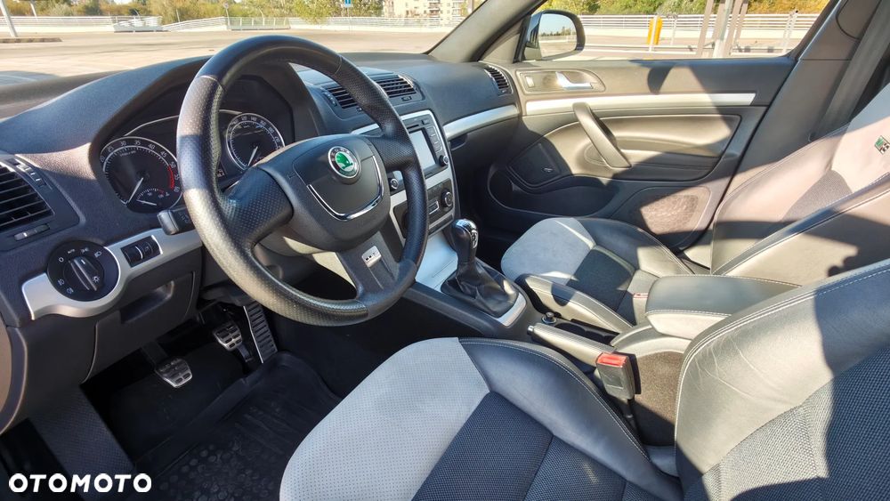 Skoda Octavia 2.0 TDI CR DPF RS - 18