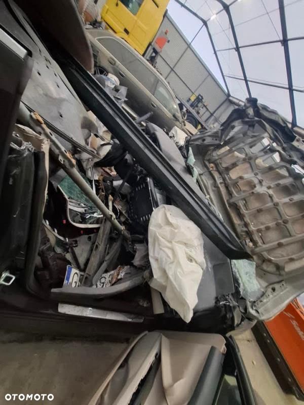Toyota Camry 2.5 Hybrid Comfort CVT - 11