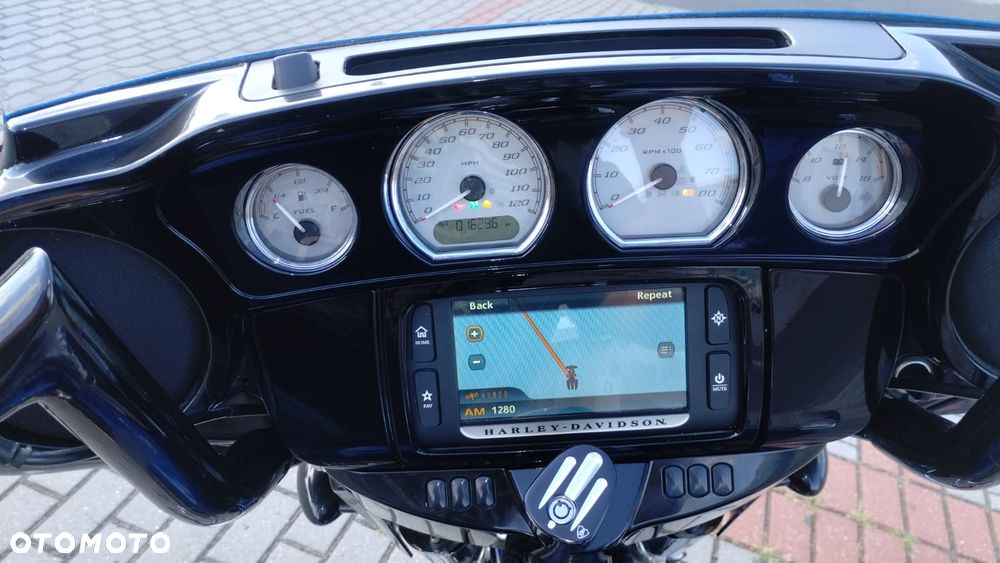 Harley-Davidson CVO Street Glide - 18
