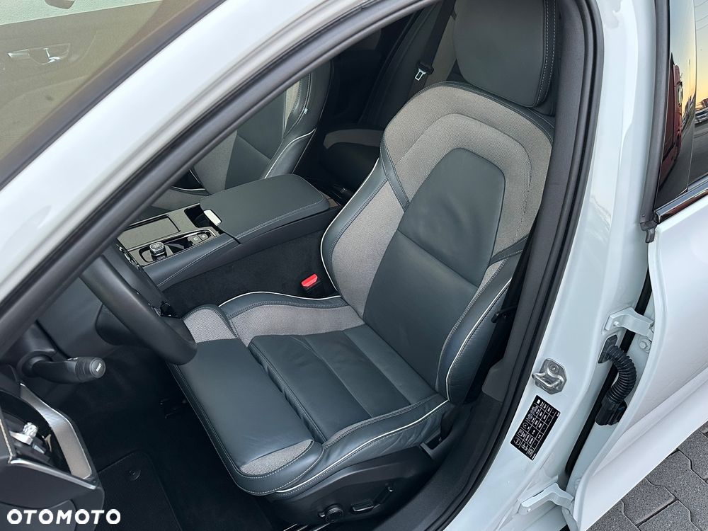 Volvo V60 T6 AWD Recharge Geartronic RDesign - 22