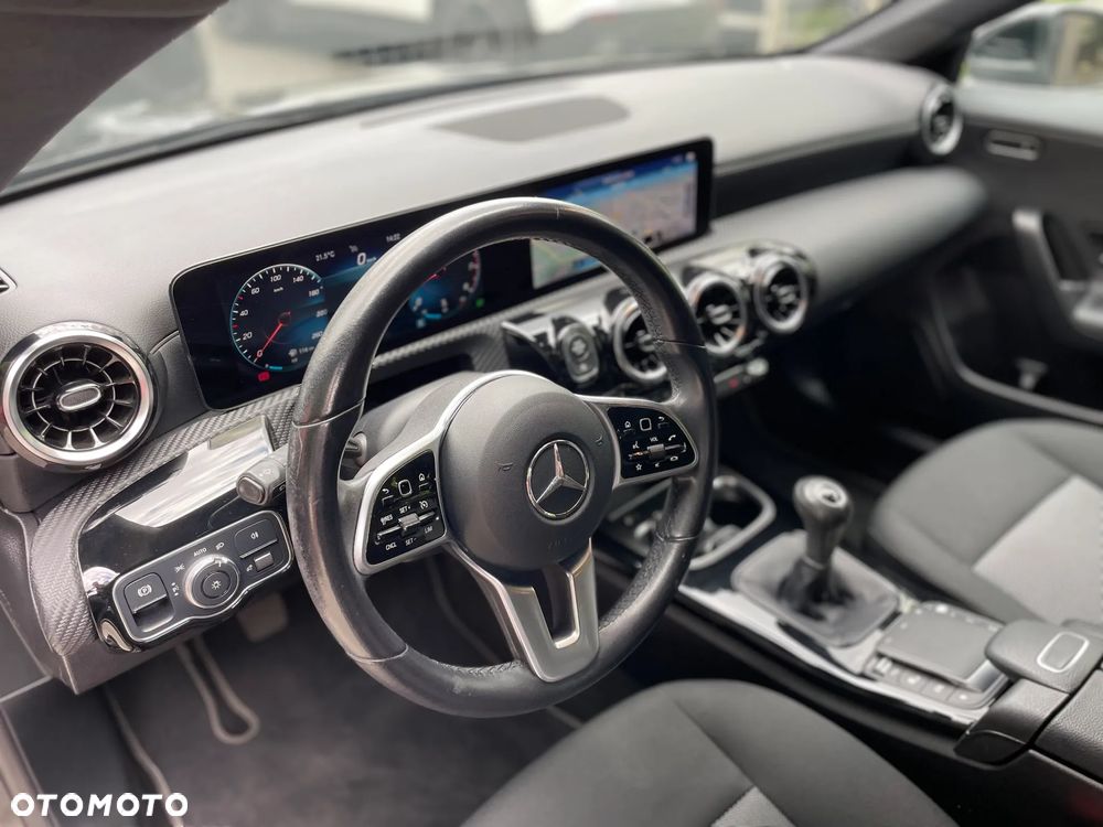 Mercedes-Benz CLA 180 AMG Line - 14