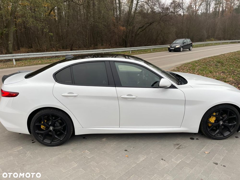 Alfa Romeo Giulia 2.0 Turbo 16V AT8 Veloce - 3
