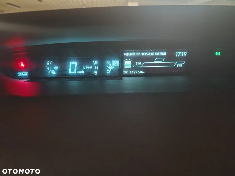 Toyota Prius (Hybrid) - 3