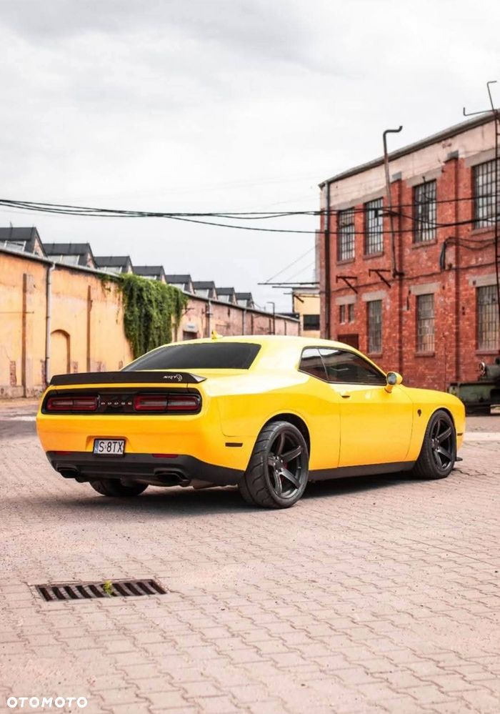 Dodge Challenger - 2