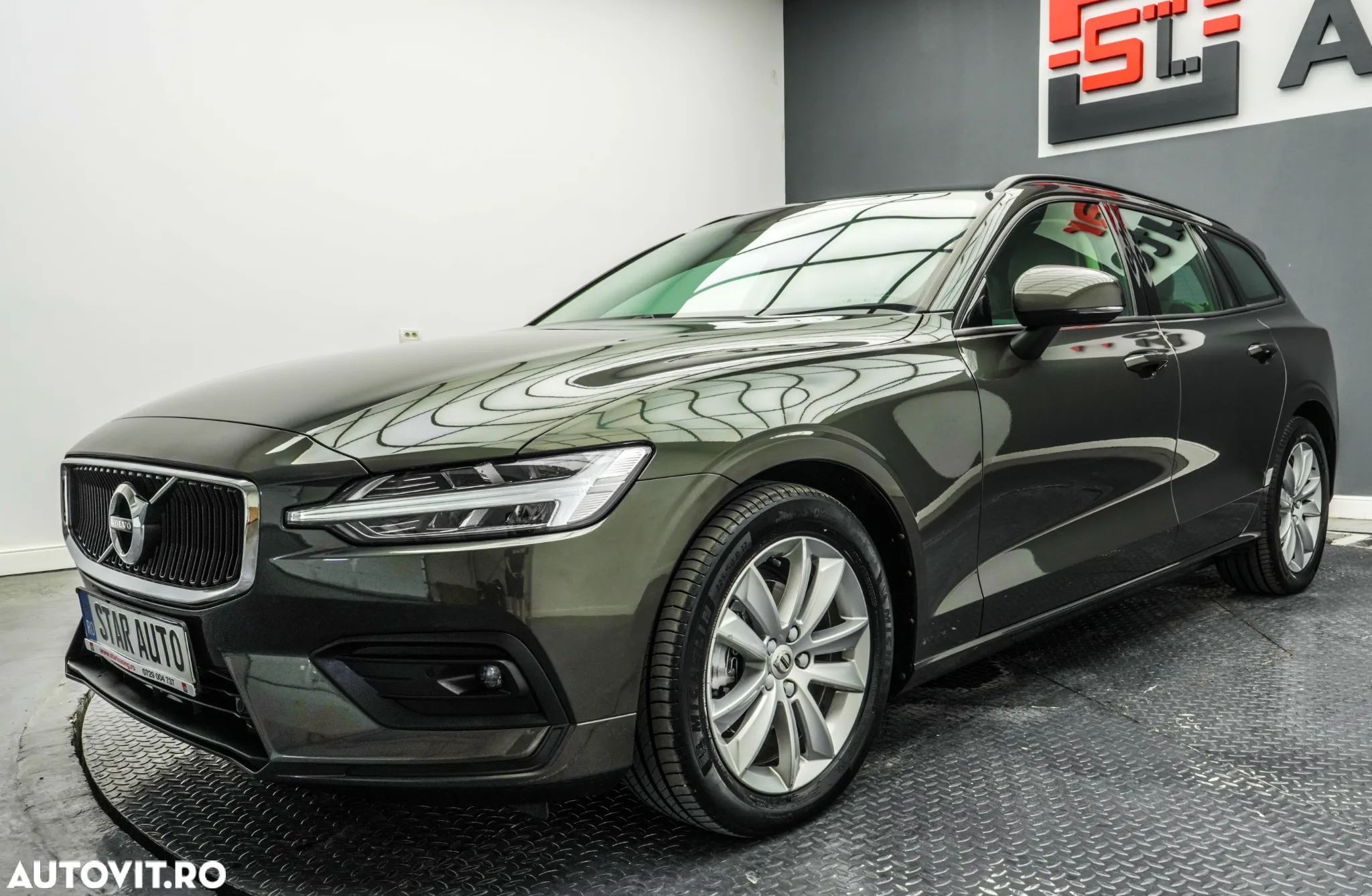 Volvo V60 D3 Momentum Pro - 1
