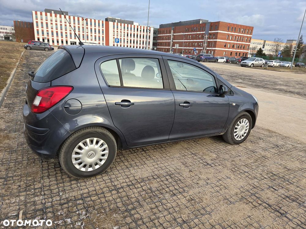 Opel Corsa 1.4 16V Cosmo - 4