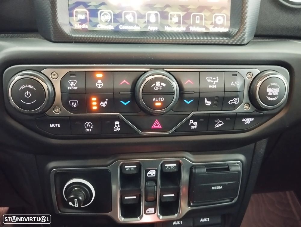 Jeep Wrangler Unlimited 2.2 CRD Sahara AT - 33