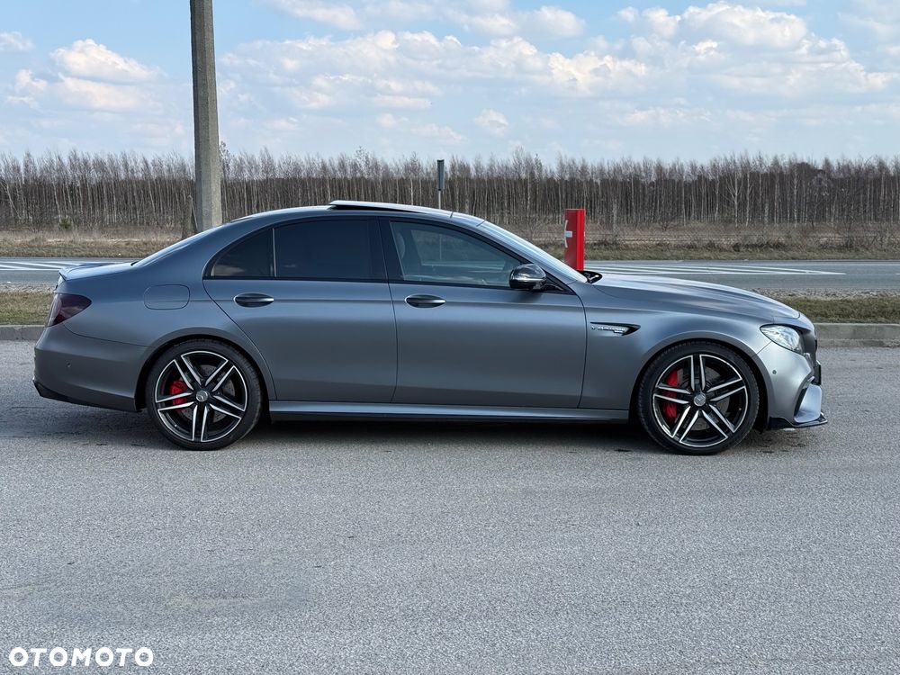 Mercedes-Benz Klasa E AMG 63 S 4Matic AMG Speedshift 9G-MCT Edition 1 - 36