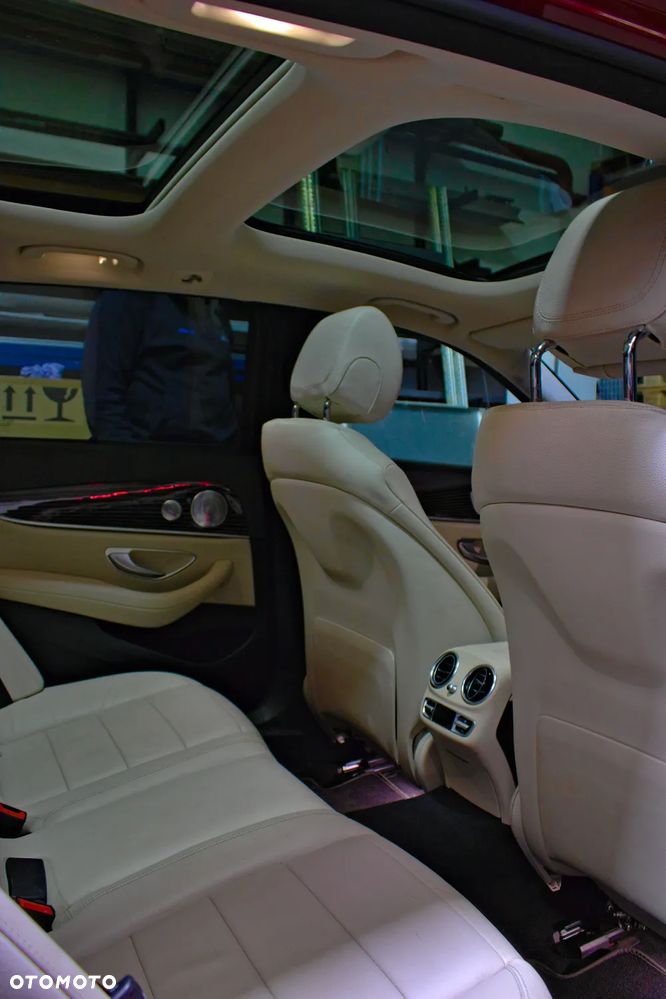 Mercedes-Benz Klasa E 220 d 4-Matic 9G-TRONIC - 3