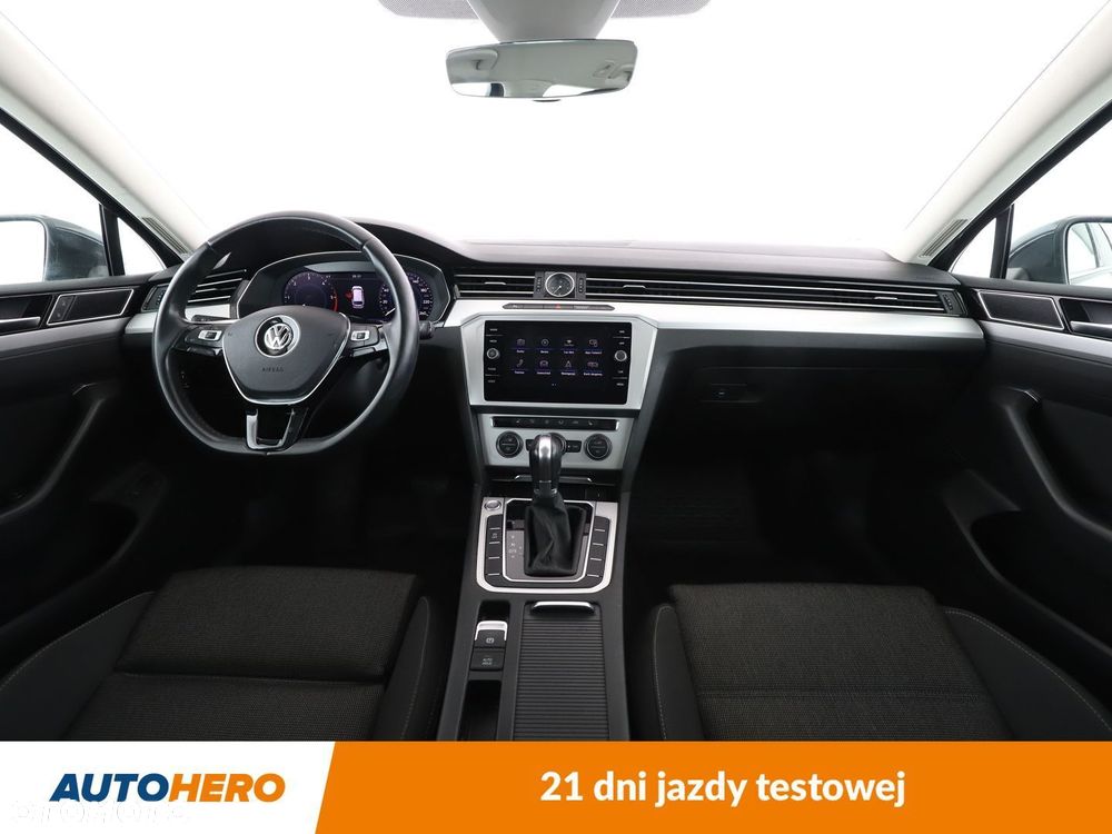 Volkswagen Passat - 12