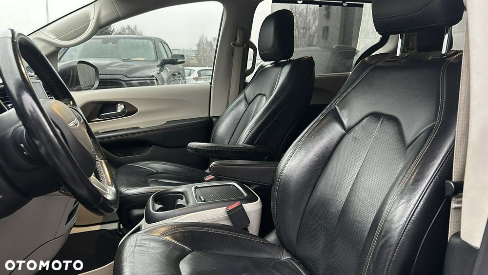 Chrysler Pacifica - 9