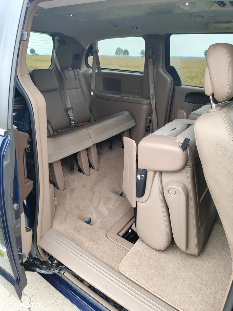 Chrysler Town & Country 3.6 Limited - 8