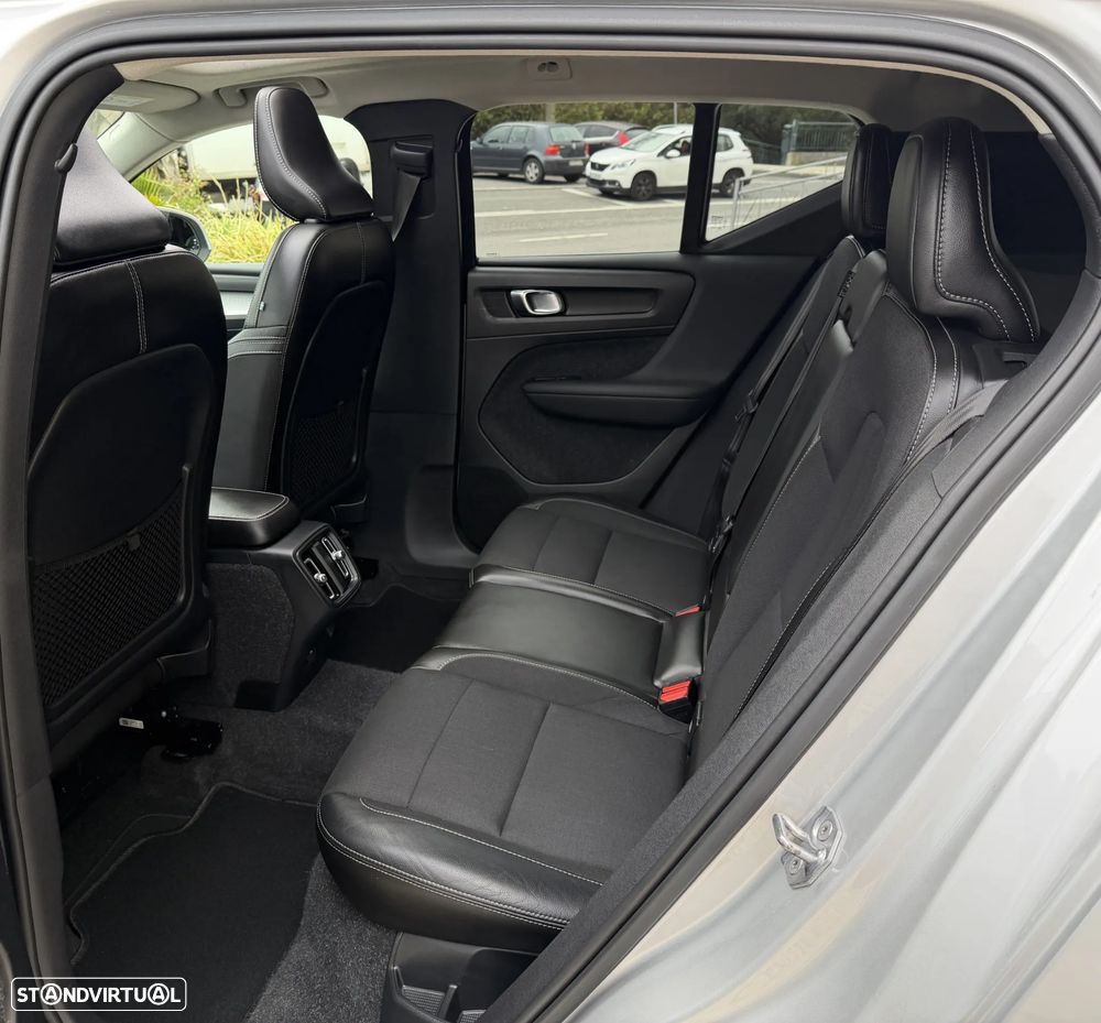 Volvo XC 40 1.5 T3 Momentum Tech Edition - 24