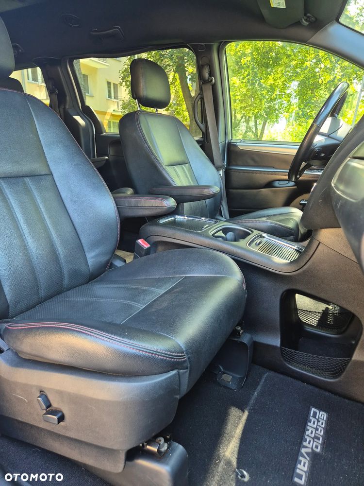 Dodge Grand Caravan - 12
