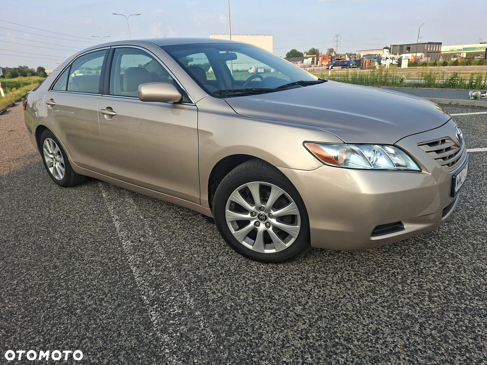 Toyota Camry - 1