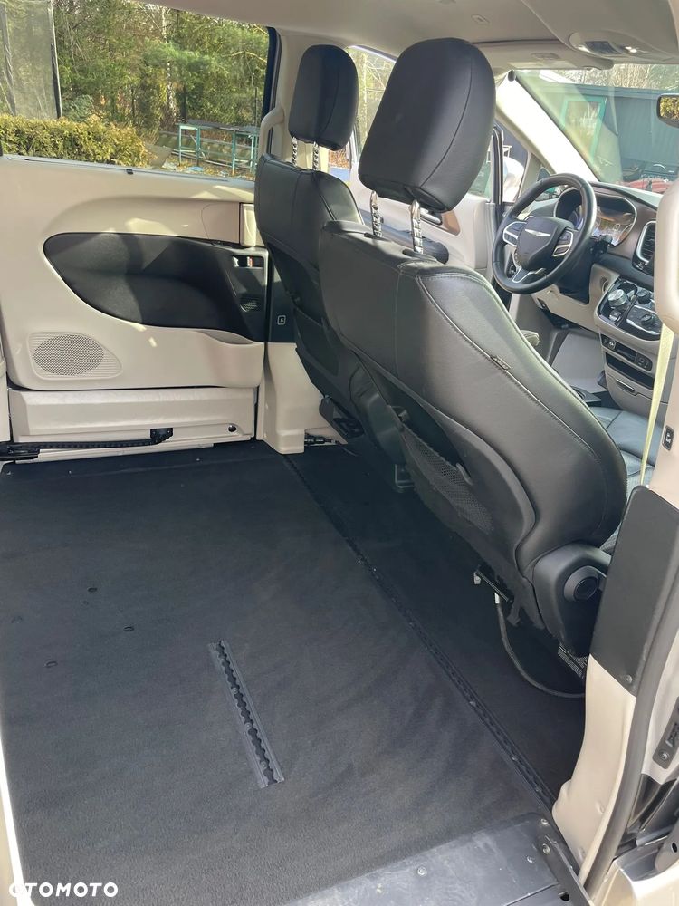 Chrysler Pacifica - 5