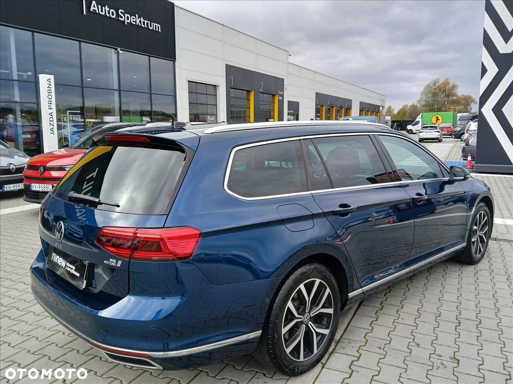 Volkswagen Passat - 4