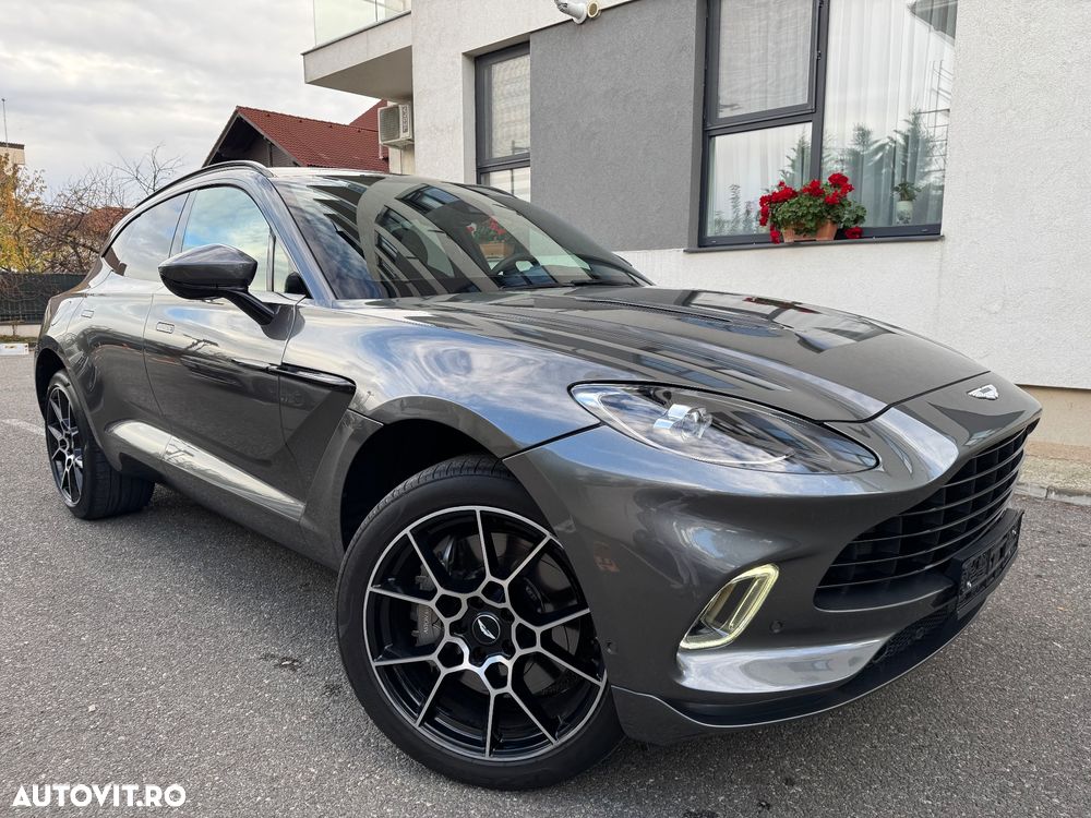 Aston Martin DBX - 3