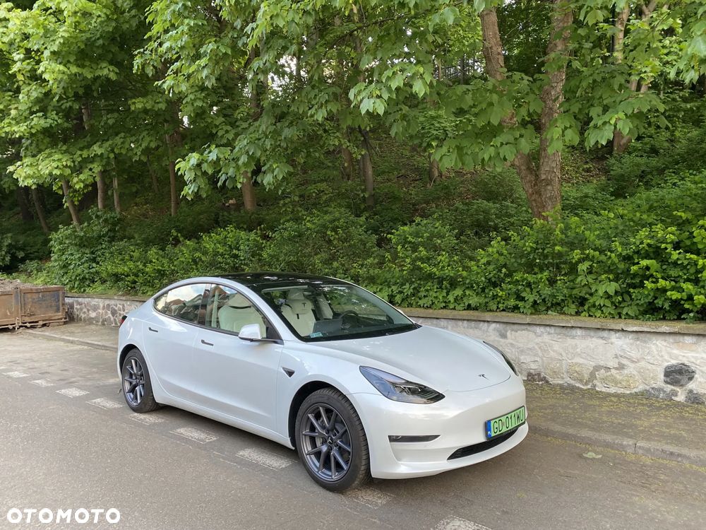 Tesla Model 3 - 4