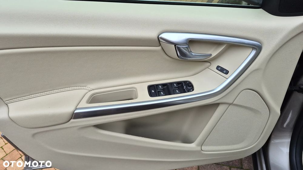 Volvo S60 D3 Geartronic Summum - 33