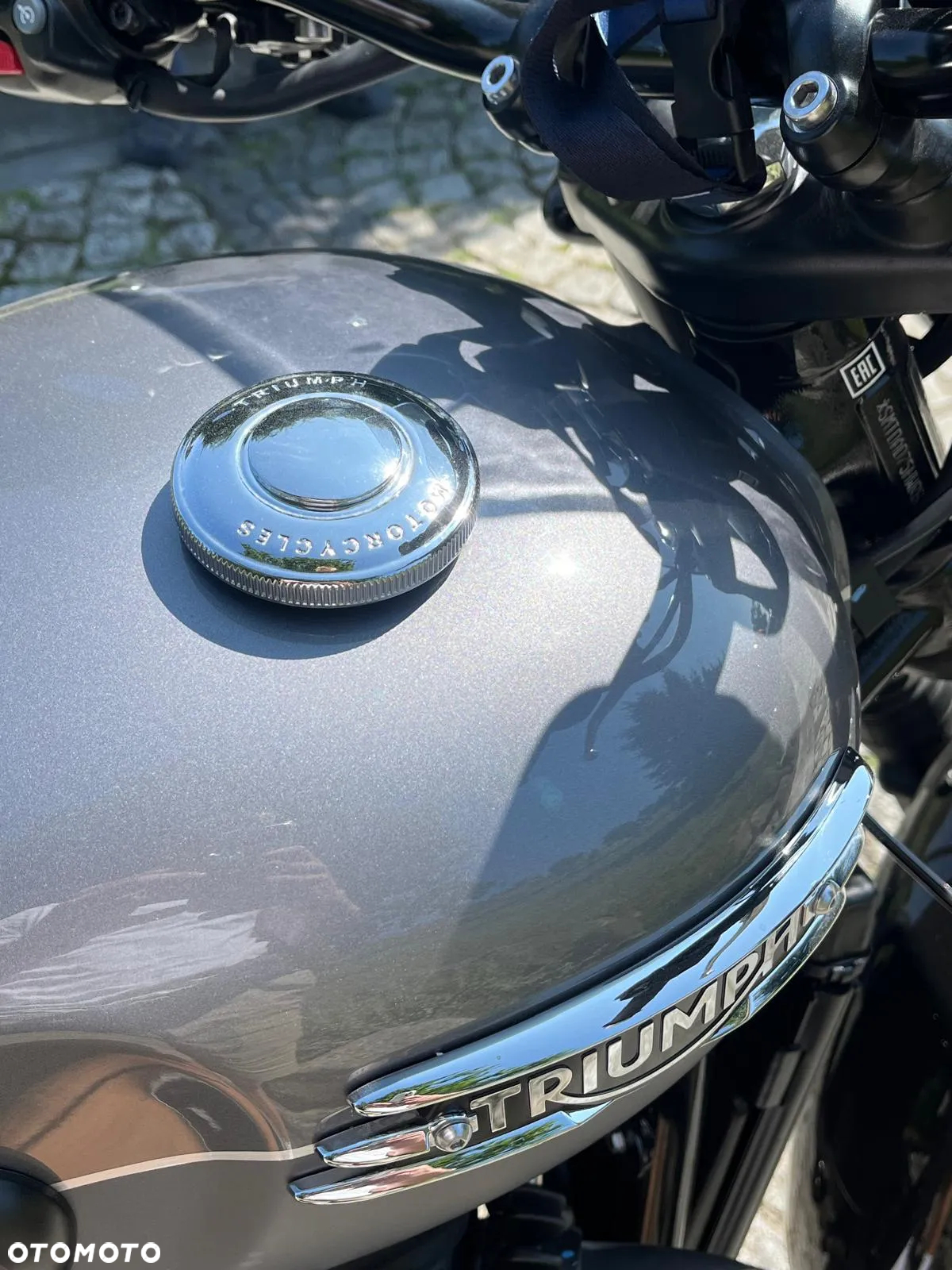 Triumph Bonneville - 4