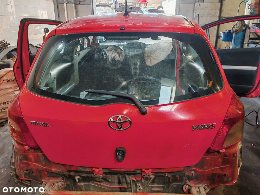 Klapa bagażnika Toyota Yaris II