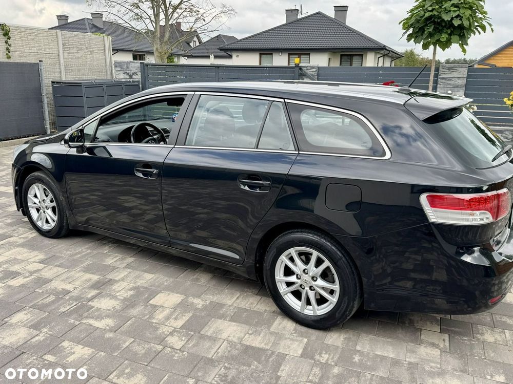 Toyota Avensis - 11