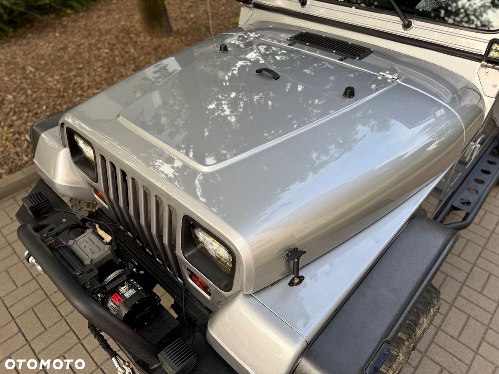Jeep Wrangler 2.5L - 7