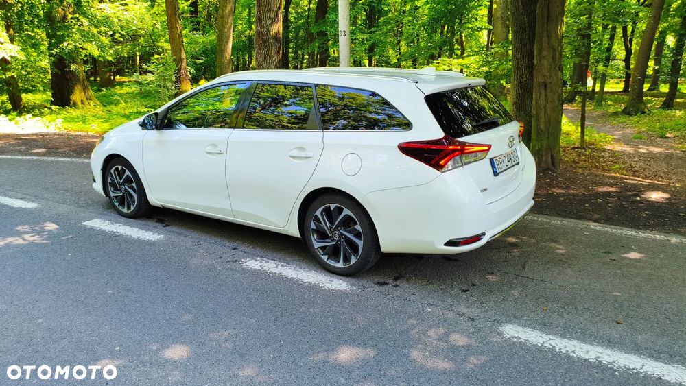 Toyota Auris 1.6 D-4D Comfort - 1