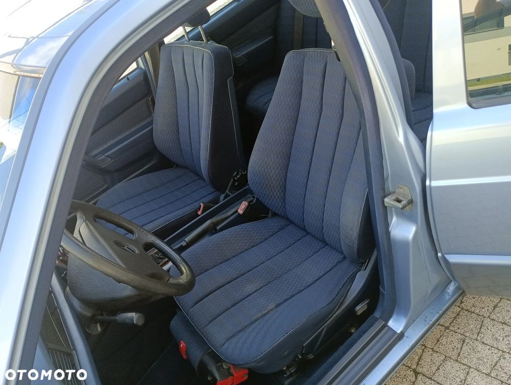 Mercedes-Benz W201 (190) - 22