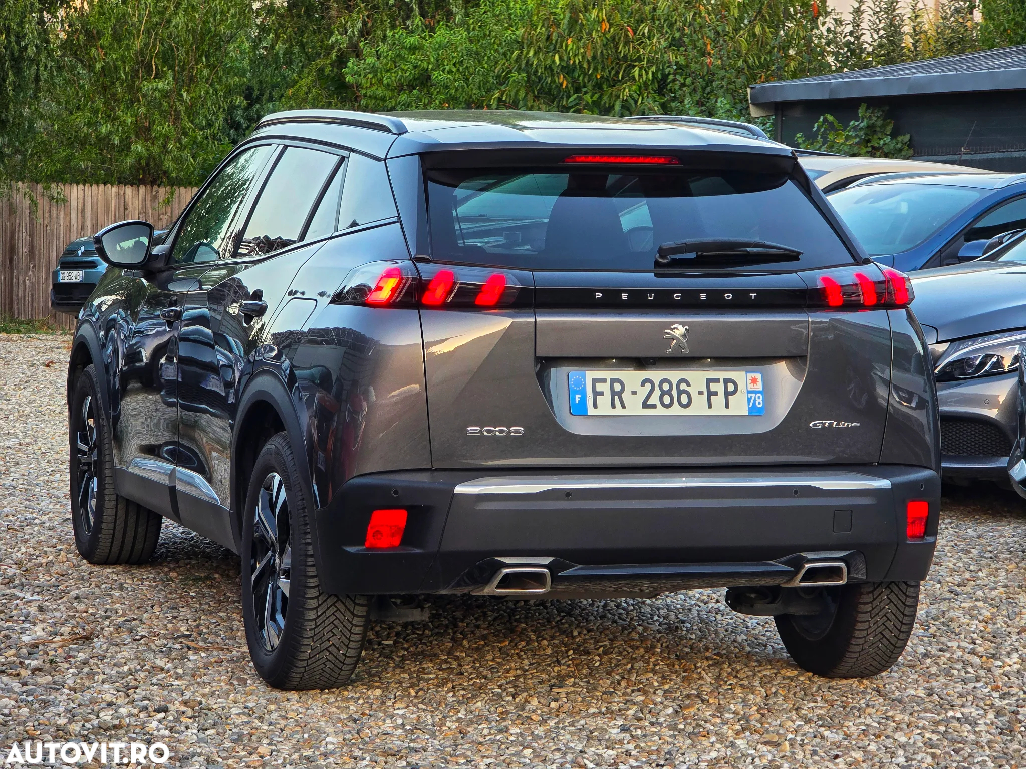 Peugeot 2008 PureTech 130 EAT8 GT - 10