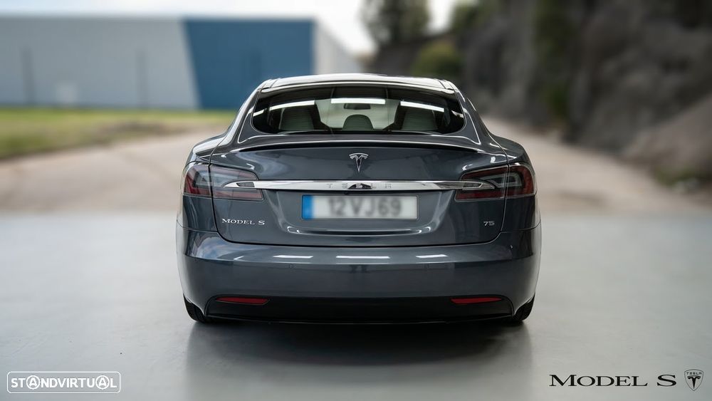 Tesla Model S - 12
