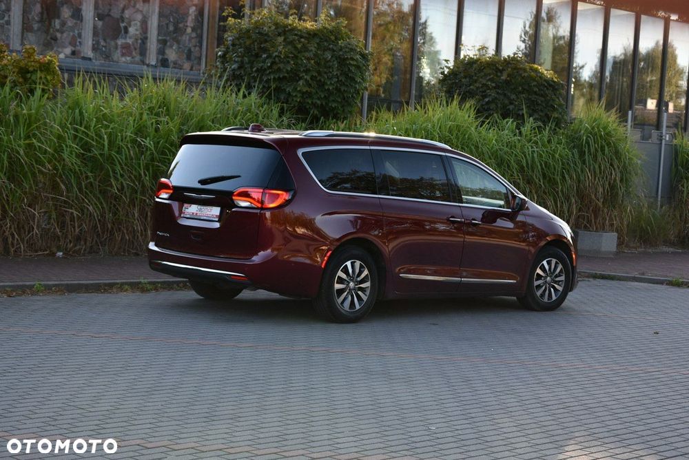 Chrysler Pacifica - 25