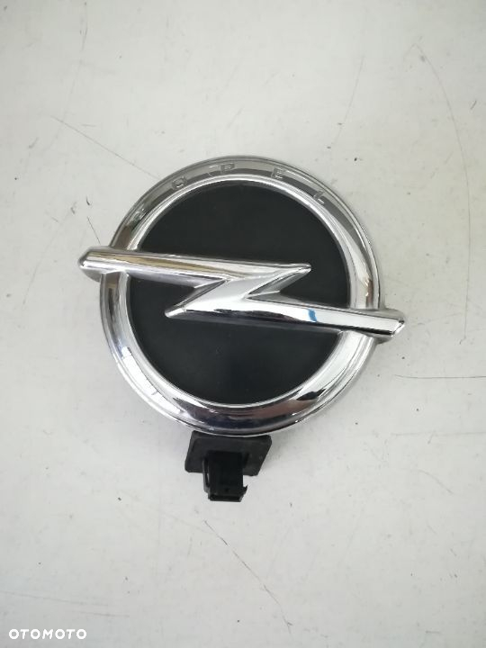 KLAMKA PRZYCISK KLAPY TYŁ TYLNEJ EMBLEMAT G6F 95368785 OPEL KARL 5D 14-19 - 6
